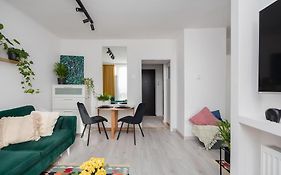 Specious City Center Studio With Park View